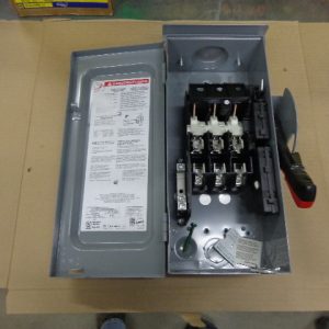 H321NRB: SQUARE D, HEAVY DUTY SAFETY SWITCH 30 AMP, 3 POLE, FUSIBLE, 240VAC / 250VDC, SERIES F05, NEMA TYPE 3R RAINPROOF ENCLOSURE.