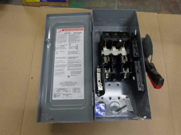 H221N: SQUARE D, HEAVY DUTY SAFETY SWITCH 30 AMP, 2 POLE, FUSIBLE, SERIES F05, 240VAC / 250VDC, NEMA TYPE 1 INDOOR ENCLOSURE.