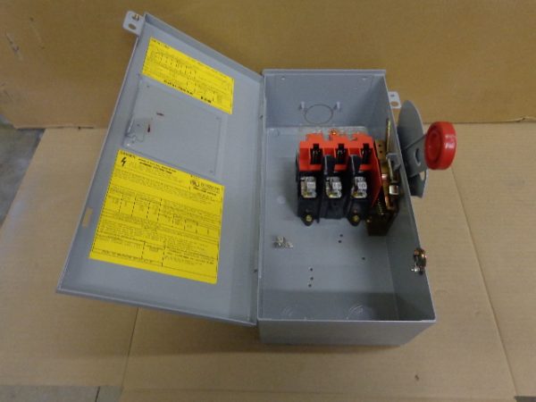 DH361URK: CUTLER-HAMMER, HEAVY DUTY SAFETY SWITCH 3 POLE NON-FUSIBLE, 30 AMP, 600 VOLT. NEMA TYPE 3R RAINPROOF ENCLOSURE.