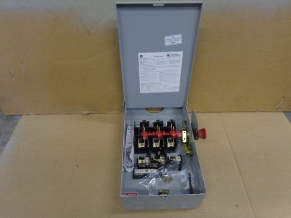 TG4322R: GENERAL ELECTRIC, GENERAL DUTY SAFETY SWITCH 60 AMPS, 3 POLE, 4 WIRE, FUSIBLE, 240VAC / 250VDC, MODEL 8, NEMA 3R OUTDOOR ENCLOSURE.
