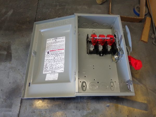HNF362: SIEMENS, HEAVY DUTY SAFETY SWITCH 60 AMPS, 600V AC/DC, 3 POLE, 3 WIRE, NEMA TYPE 1 INDOOR ENCLOSURE.