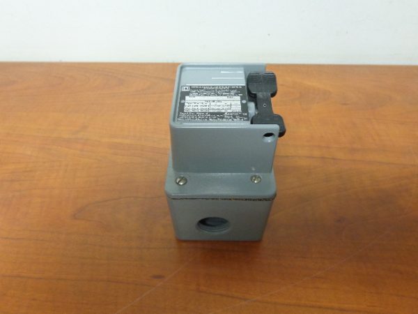 2510FW1:SQUARE D MANUAL STARTER