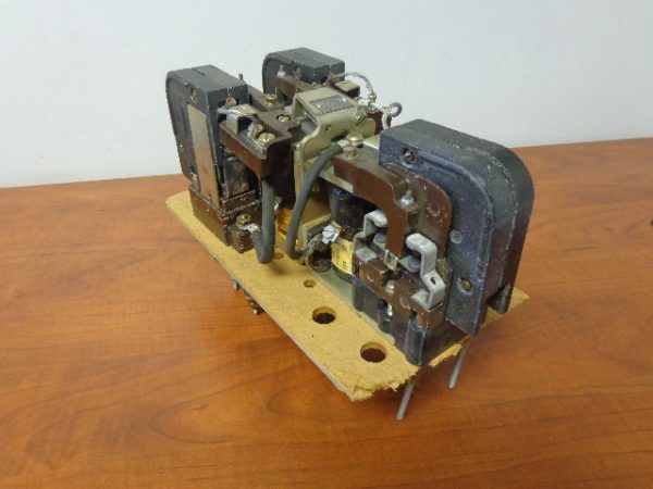 M-221-2H: WESTINGHOUSE, DC CONTACTOR 125 VOLT, 50 AMP, STYLE 1289280. WITH 125VDC COILS 175437 AND 1625677
