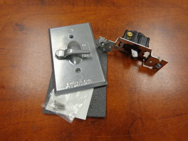 SW-1; PERFECT-LINE, LEVER SWITCH COVER AND SINGLE POLE DEVICE