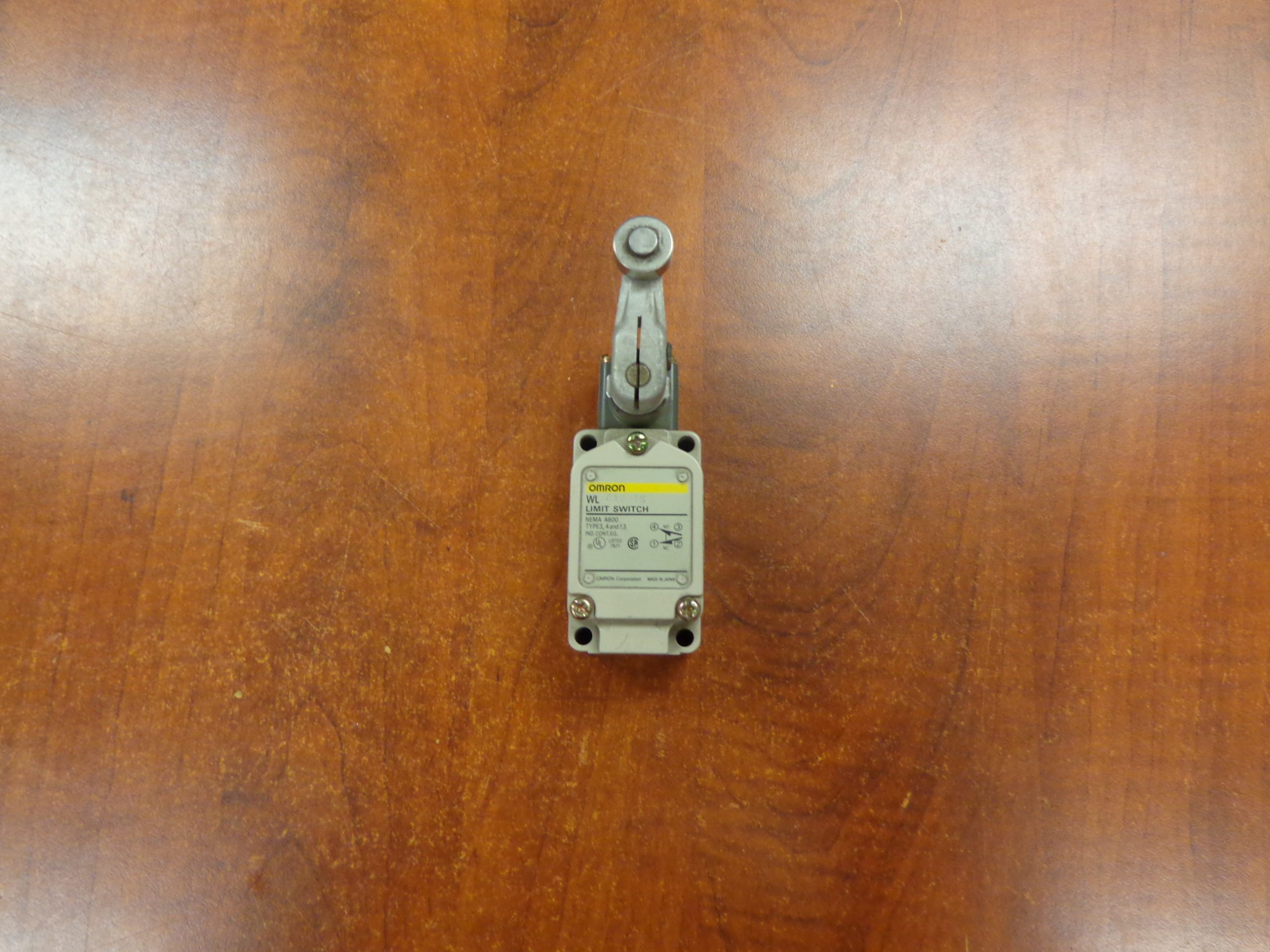 WLCA2-TS, OMRON, LIMIT SWITCH, ROLLER LEVER, SPDT, 10A, 500 VAC