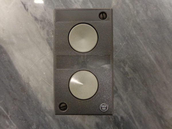 WESTINGHOUSE 2 UNIT PUSH BUTTON STATION SD2F0F PENDENT UP DOWN SD2F0F