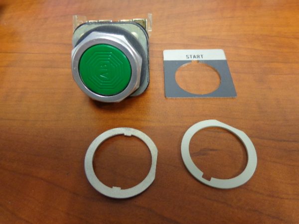 800T-A1A: ALLEN-BRADLEY, USED, MOMENTARY CONTACT PUSH BUTTON 30.5MM NEMA TYPE 4/13, GREEN