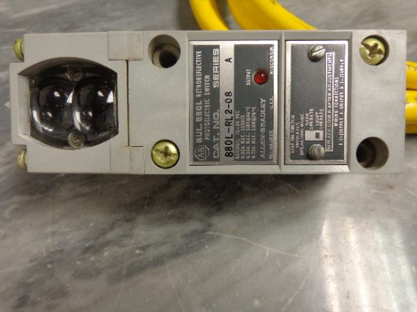 ALLEN BRADLEY BULLETIN 880L REFLECTIVE PHOTOELECTRIC SWITCH WITH 8 FOOT CABLE 880L-RL