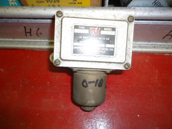 J6-9508: PRESSURE SWITCH 0-18 PSI 15A, UNITED ELECTRIC