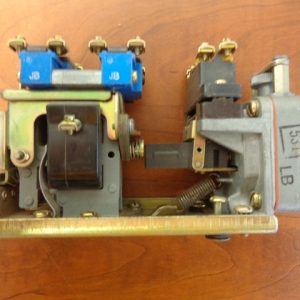 SQUARE D PNEUMATIC TIMING RELAY CLASS 9050 TYPE B03D SERIES E, W/ 31017-400-54 COIL 9