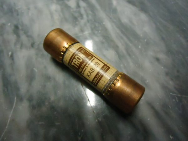 KAB-20: 20 AMP FUSE, BUSSMAN
