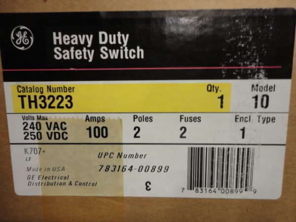 TH3223: GENERAL ELECTRIC, HEAVY DUTY SAFETY SWITCH 100 AMP, 2 POLE, FUSIBLE, 240VAC / 250VDC, MODEL 10, NEMA TYPE 1 INDOOR ENCLOSURE.