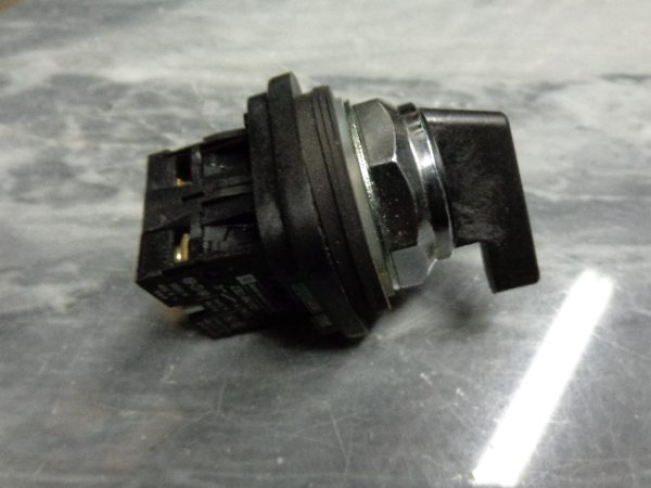 XB3BJ33: SELECTOR SWITCH, TELEMECANIQUE
