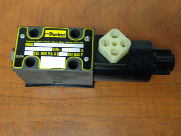 D1VW006KNJWM4: PARKER -82, PARKER-HANNIFIN