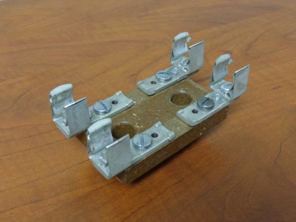 C350BBB61: FUSE BLOCK WITH CLIPS, CUTLER HAMMER