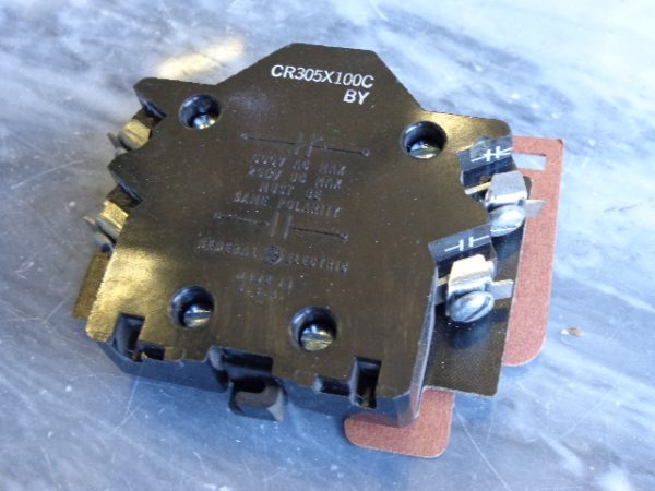 CR305X100C: GENERAL ELECTRIC, OEM  AUXILIARY CONTACT BLOCK FOR SIZE 0 & 1 NO/NC BASIC BLOCK, 600VAC 250VDC MAX