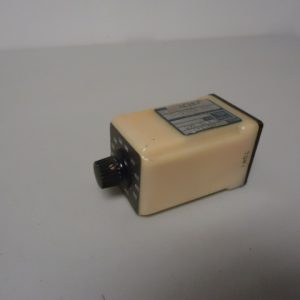25T71, TEMPO, RELAY, MODEL 651225, 115VAC, 50-500 SEC, 8 PIN, USED