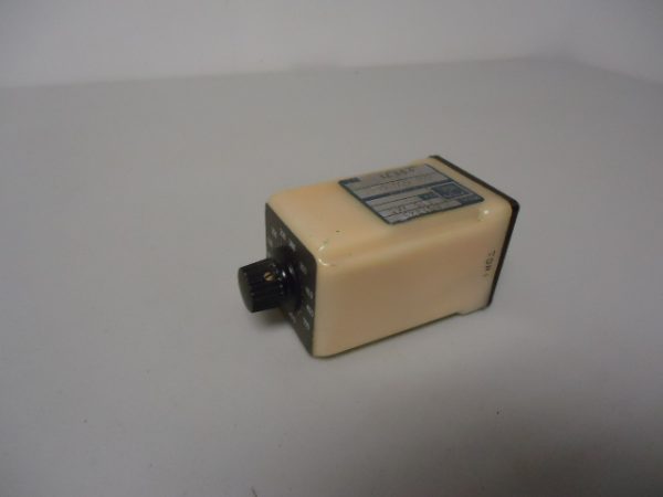 25T71, TEMPO, RELAY, MODEL 651225, 115VAC, 50-500 SEC, 8 PIN, USED