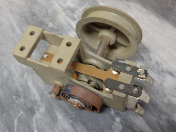 100F-933-3:P&H P AND H LIMIT SWITCH 100F-933-3 79R7D2,P&H