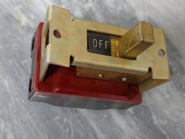 28526-000:HUBBELL Toggle Switch DPST 2 N.O. Contacts 2015-28526-000,GENERAL ELECTRIC
