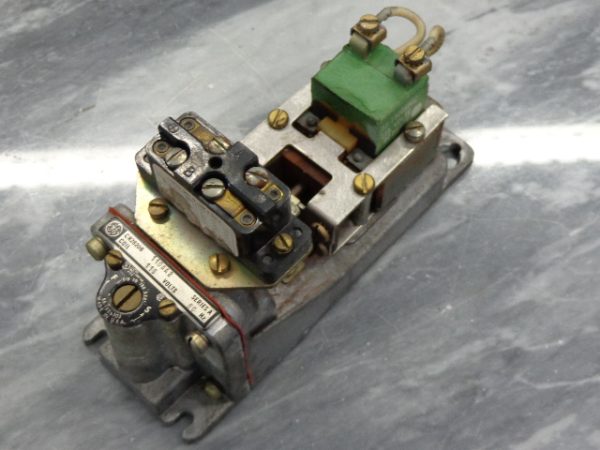 CR2820B110AA2: GENERAL ELECTRIC RELAY CR2820B110AA2,GENERAL ELECTRIC RELAY