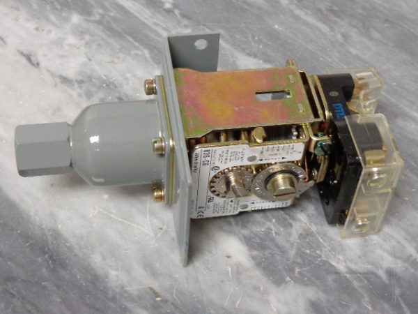 836-C6:ALLEN BRADLEY 836-C6 PRESSURE SWITCH,ALLEN BRADLEY