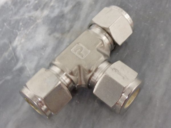 8ET8: PARKER, A-LOK UNION TEE, 1/2 IN. TUBE O.D., 316 STAINLESS STEEL