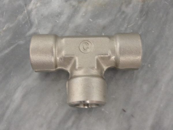 SS-8-T:SWAGELOK FITTING SS-8-T 1/2" ALL FEMALE FITTING,SWAGELOK