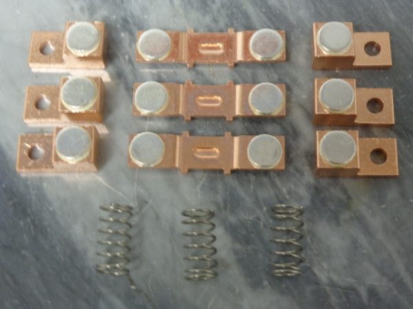 6-44-2: CUTLER HAMMER, FREEDOM SERIES , SIZE 4, 3 POLE, CONTACT KIT, AFTERMARKET, MADE IN CHINA