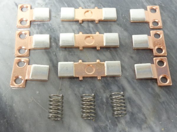 6-26-2: CUTLER-HAMMER, OEM 3 POLE CONTACT KIT, CITATION LINE SERIES A1 / FREEDOM LINE SERIES B1, NEMA SIZE 4, FOR CONTACTORS & STARTERS.