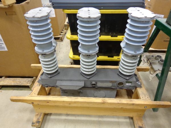 3072X0010-675:JOSLYN CLARK HIGH VOLTAGE VACUUM SWITCH 3072X0010-675,JOSLYN CLARK