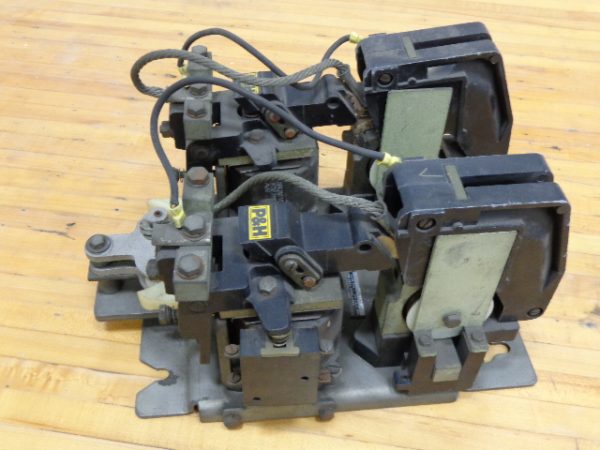 U100A230F1RMX: P&H, 100 AMP, SIZE: 3 DC MECHANICALLY INTERLOCKED DC CONTACTOR U100A230F1RMX