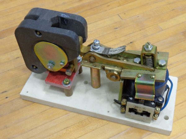 58867-012: HUBBELL, DB (DYNAMIC BREAKING) DC MAGNETIC CONTACTOR NEMA SIZE 3, 100 AMP, 1NC POWER POLE, 1NO & 1NC AUX CONTACTS. WITH 230/250 VDC COIL 68091-001. PART # ALSO LISTED AS HC58867012