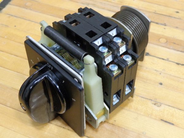 NS20-12364:JR MERRIT CONTROLS CAM SWITCH NS20-12364,JR MERRIT CONTROLS
