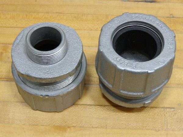 CGB4913: CROUSE HINDS MALE CORD CONNECTOR CGB4913