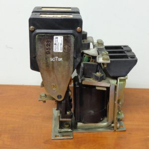 DS303A-2C01EXA002 GENERAL ELECTRIC, DC CONTACTOR 600V MAX, 2 NORMALLY OPEN POWER POLES, 50 AMP FRAME, 25 AMP BLOWOUT COILS, 250VDC COIL