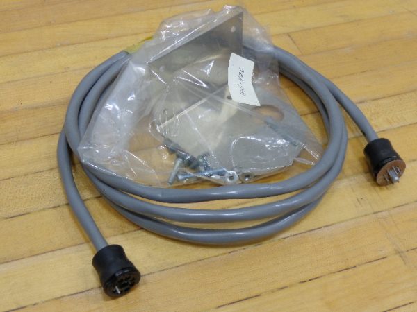 1125-426:BRACKET SCREWS HARDWARE 1125-426,