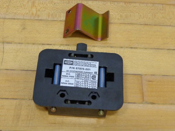 68040-004:HUBBELL CONTACT BLOCK AND BRACKET 68040-004,HUBBELL
