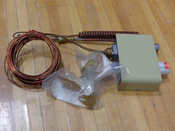 TP-335-0-0-1:SIEBE ENVIRONMENTAL CONTROLS ELECTRIC BULB THERMOSTAT TP-335-0-0-1