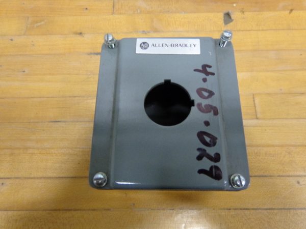 ALLEN BRADLEY PUSH BUTTON ENCLOSURE SURFACE 800T-1TZ