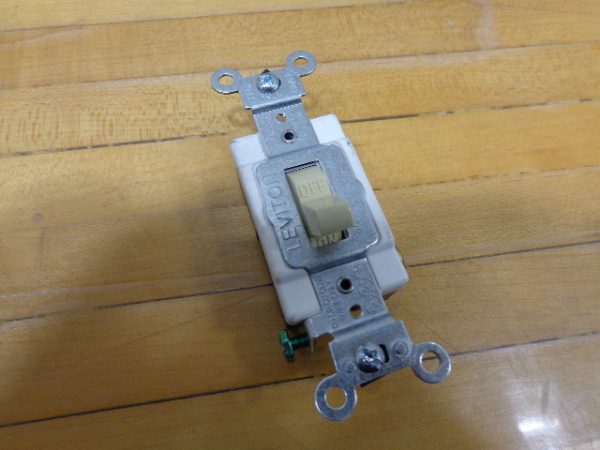 CS120-2I:LEVITON SINGLE POLE TOGGLE SWITCH CS120-2I,LEVITON