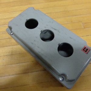 10250TN13 - CUTLER HAMMER, Eaton 3 UNIT  PUSH BUTTON ENCLOSURE