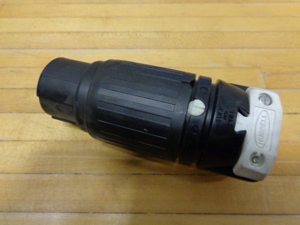 HBL3762C:HUBBELL INSULGRIP CONNECTOR TWIST-LOCK 2 POLE 3 WIRE GROUNDING HBL3762C,HUBBELL