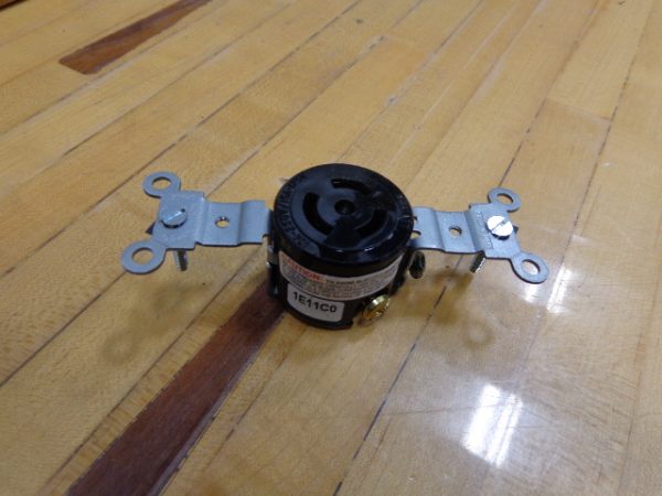 1E11C0:LEVITON GROUNDING RECPTACLE LOCKING 1E11C0,LEVITON