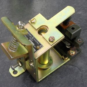 IC2820D300B11: GENERAL ELECTRIC FIELD LOSS RELAY. 4.0 AMP CONTINUOUS, 0.57-1.14 AMPS PICKUP CALIBRATION RANGE