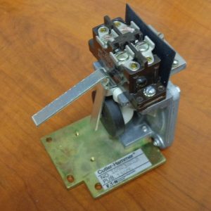10923H24B: CUTLER HAMMER PNEUMATIC TIMING RELAY 10923H-24B