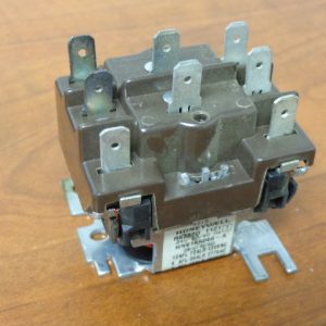 R8222D-1014: HONEYWELL, GENERAL PURPOSE RELAY DPDT SWITCHING, 1/4 INCH QUICK CONNECT TERMINALS, DOUBLE QUICK CONNECT COIL TERMINALS, AND ENCLOSED CONTACTS. COIL 24V 50/60Hz