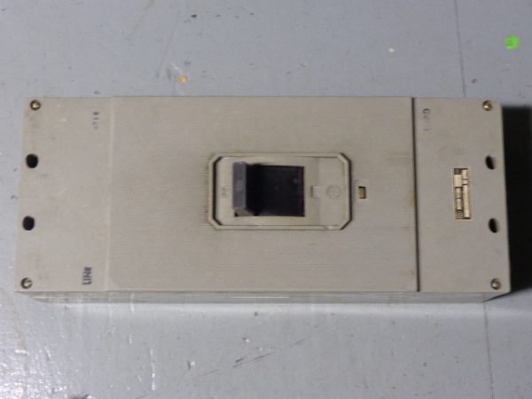 HLM3-F800-400:ITE SIEMENS MOLDED CASE CIRCUIT BREAKER HLM3-F800-400,ITE SIEMENS
