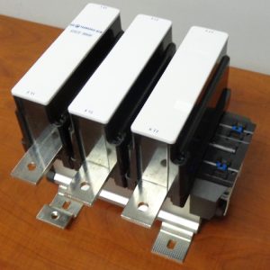 GSC2-800F 120 VOLT: 3 POLE CONTACTOR (LC1-F800) WITH A 120 VOLT AC COIL,