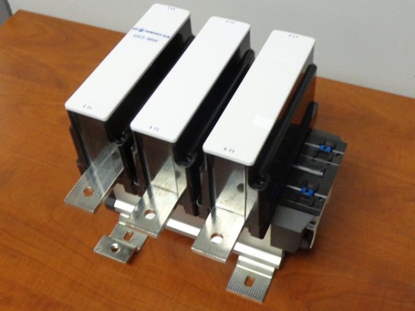 GSC2-630F 120 VOLT: 3 POLE CONTACTOR (LC1-F630) WITH A 120 VOLT AC COIL,